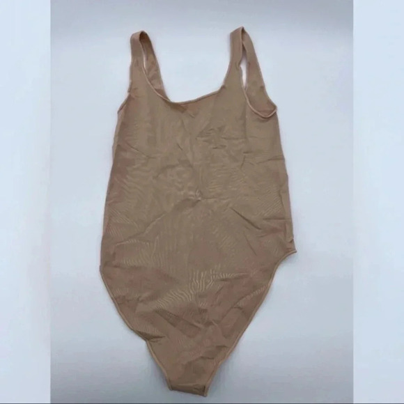 SKIMS ESSENTIAL SCOOP NECK BODYSUIT SANDSTONE B1054 - Picture 5 of 6